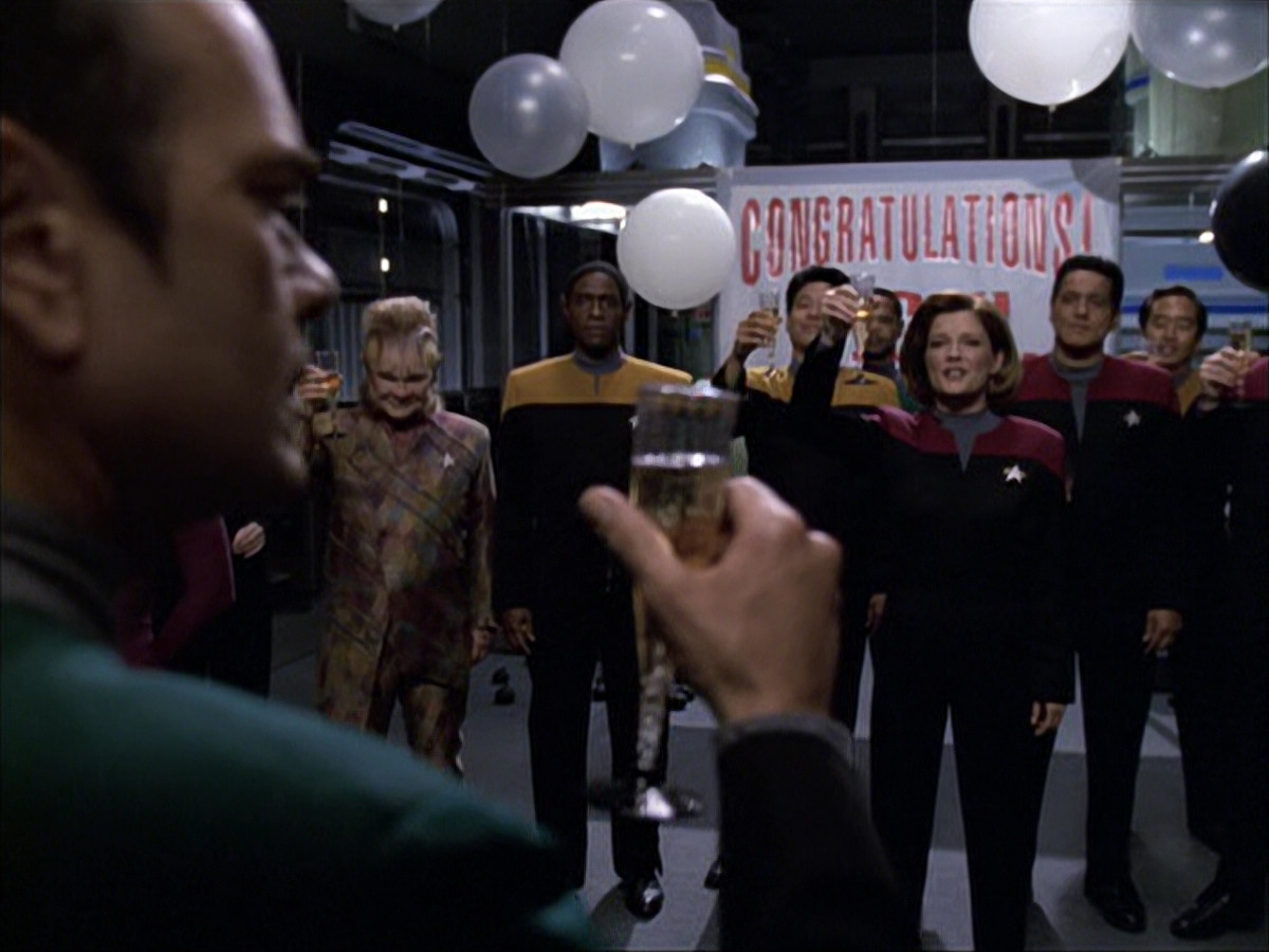 extant_StarTrek_VOY_6x04-TinkerTenorDoctorSpy_01103.jpg