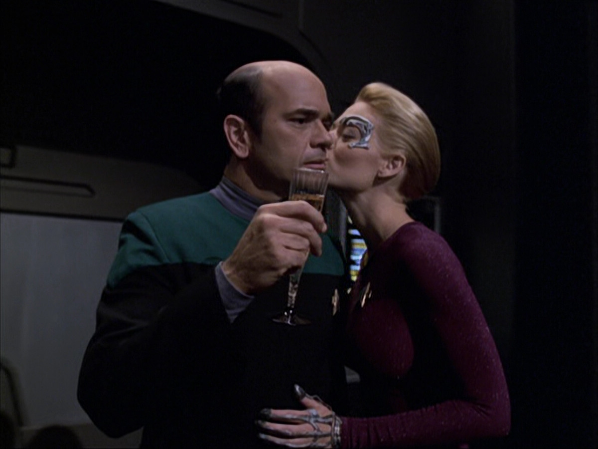 extant_StarTrek_VOY_6x04-TinkerTenorDoctorSpy_01110.jpg