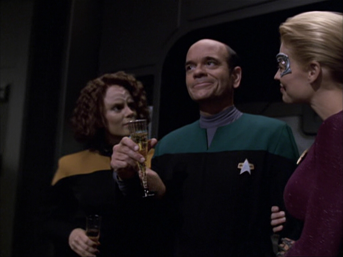 extant_StarTrek_VOY_6x04-TinkerTenorDoctorSpy_01114.jpg