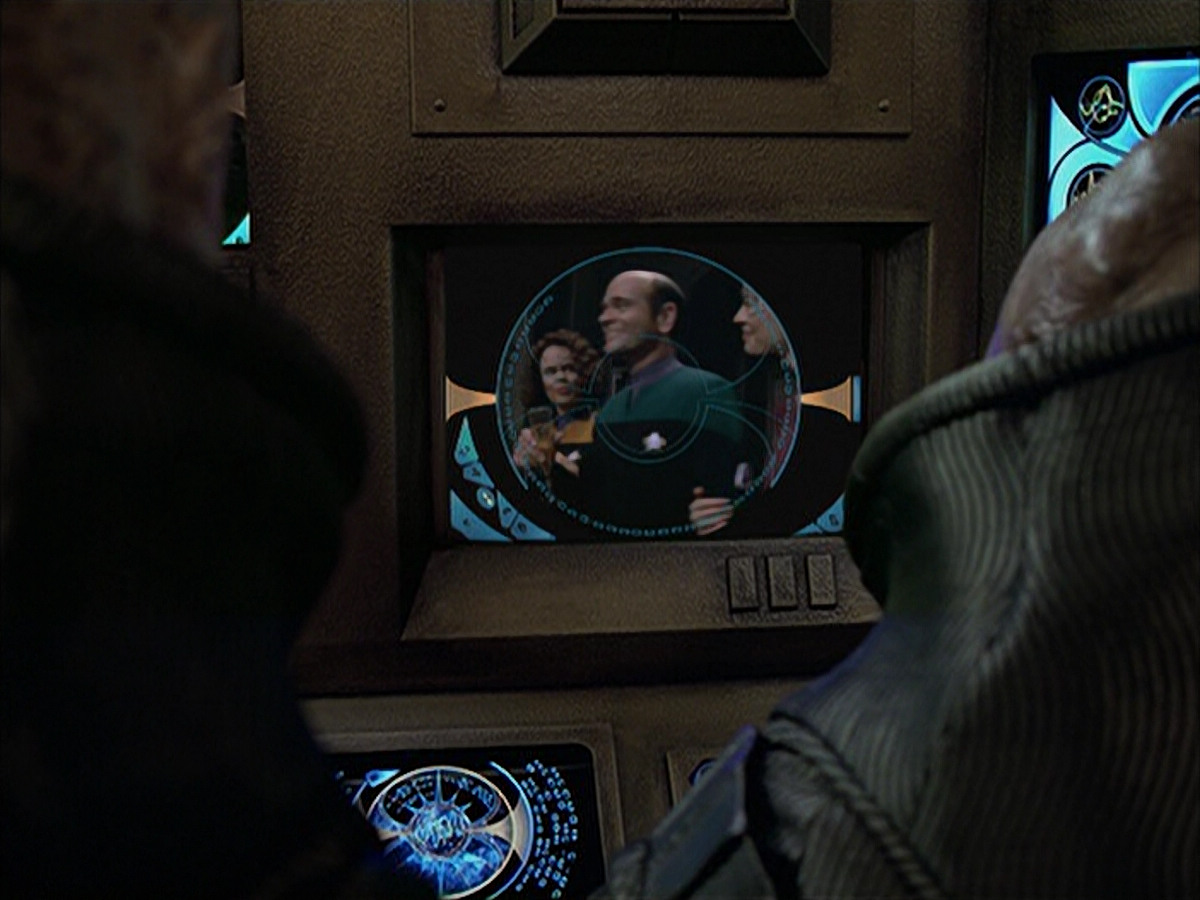 extant_StarTrek_VOY_6x04-TinkerTenorDoctorSpy_01115.jpg
