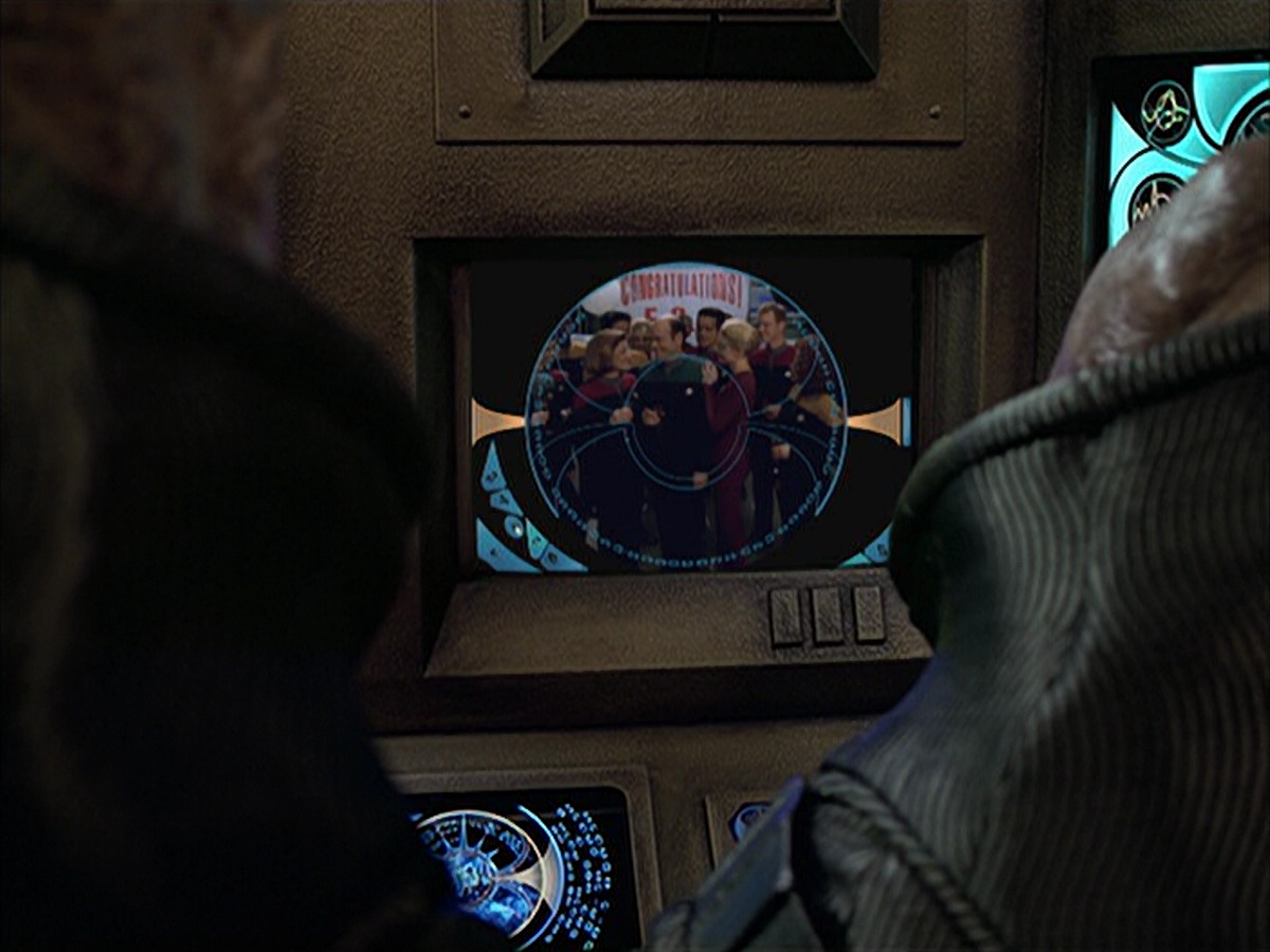 extant_StarTrek_VOY_6x04-TinkerTenorDoctorSpy_01133.jpg