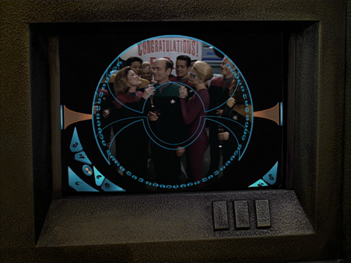 extant_StarTrek_VOY_6x04-TinkerTenorDoctorSpy_01145.jpg