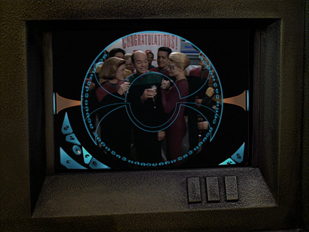 extant_StarTrek_VOY_6x04-TinkerTenorDoctorSpy_01147.jpg