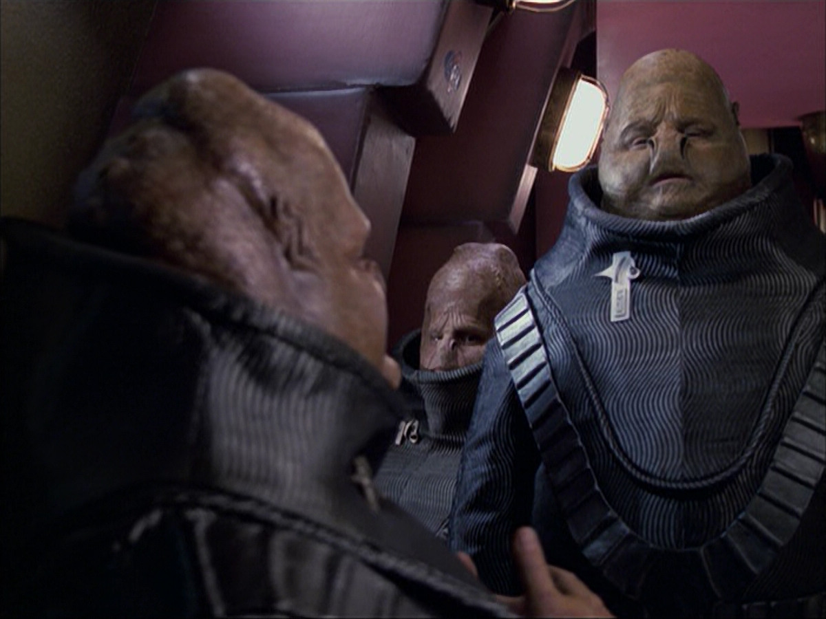 extant_StarTrek_VOY_6x04-TinkerTenorDoctorSpy_01201.jpg