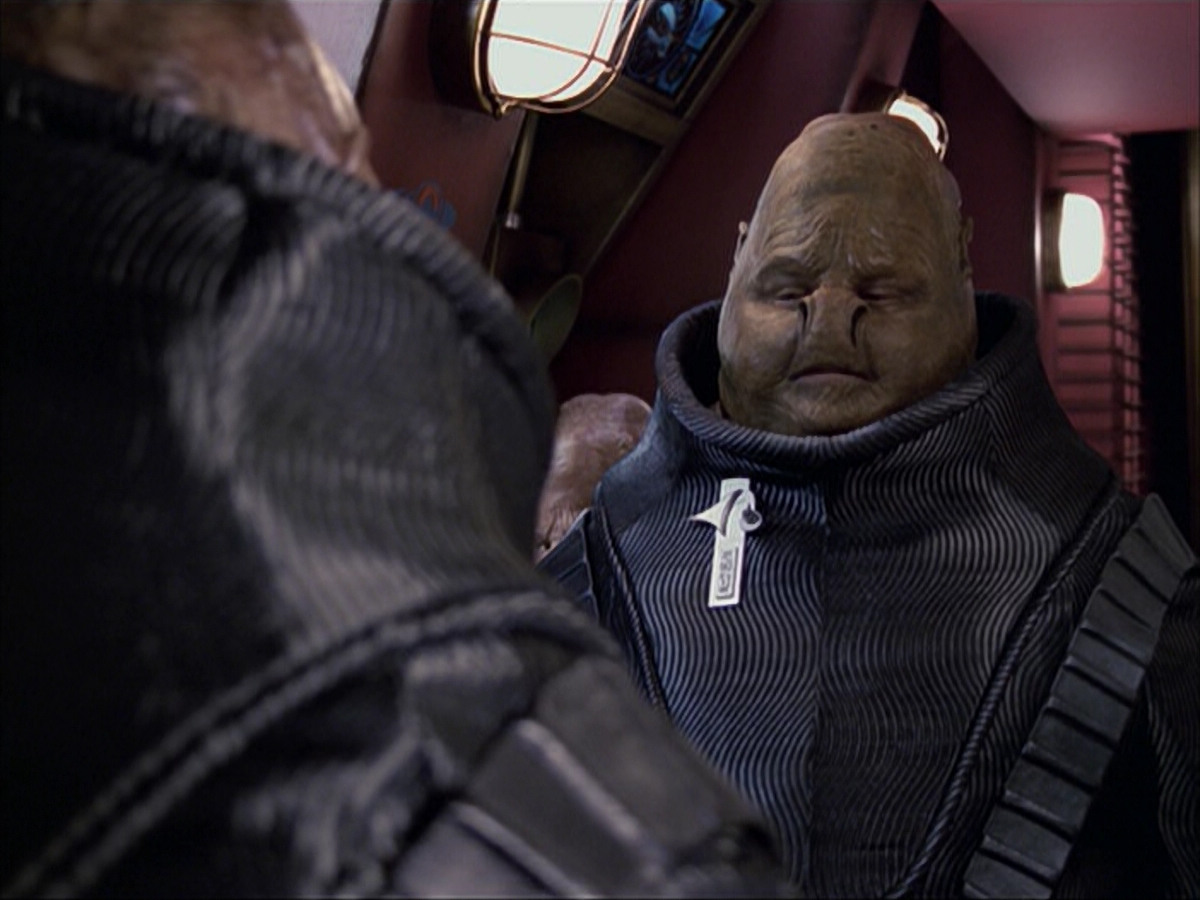 extant_StarTrek_VOY_6x04-TinkerTenorDoctorSpy_01246.jpg