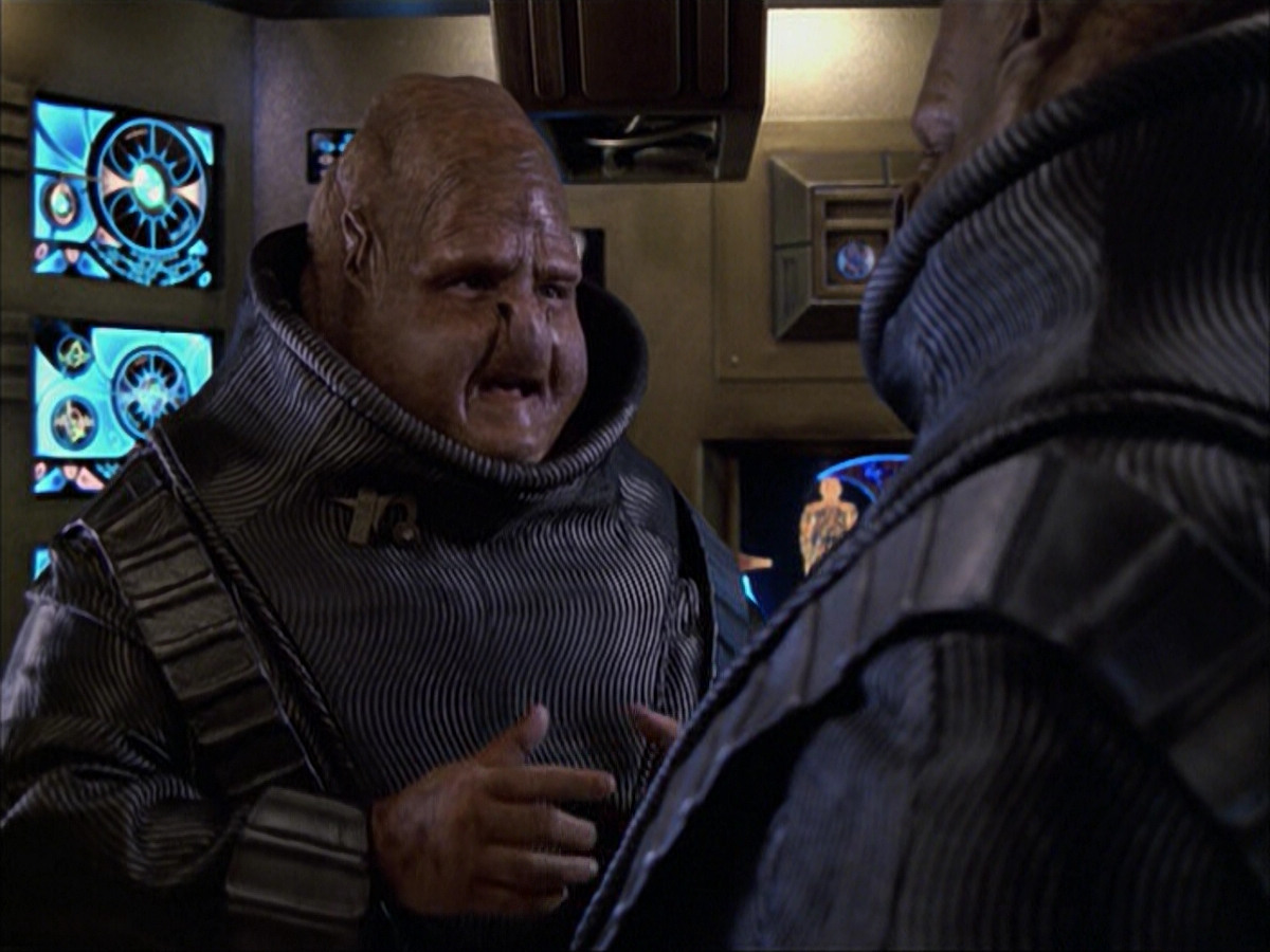 extant_StarTrek_VOY_6x04-TinkerTenorDoctorSpy_01252.jpg