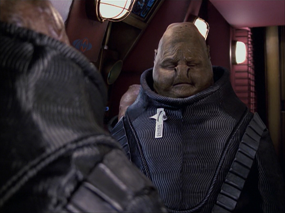 extant_StarTrek_VOY_6x04-TinkerTenorDoctorSpy_01271.jpg