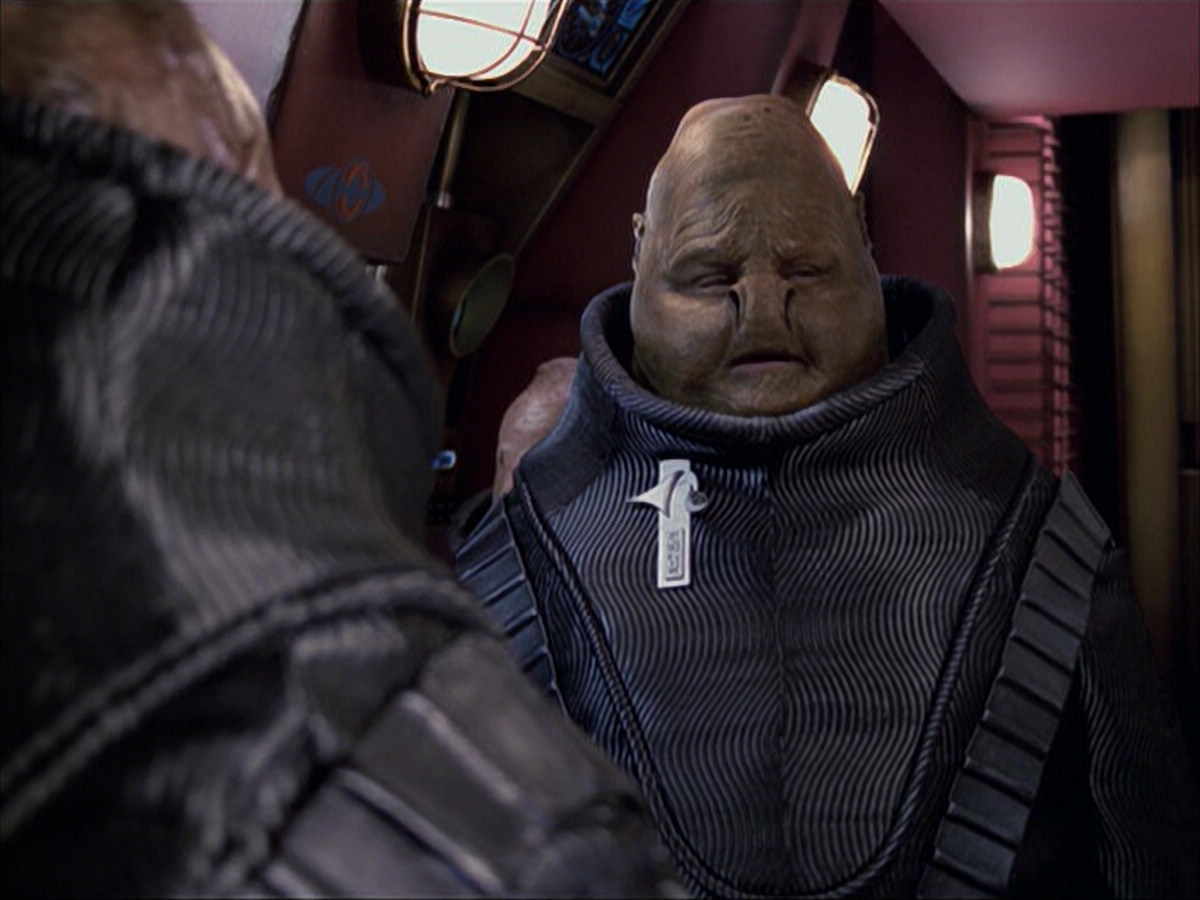 extant_StarTrek_VOY_6x04-TinkerTenorDoctorSpy_01273.jpg