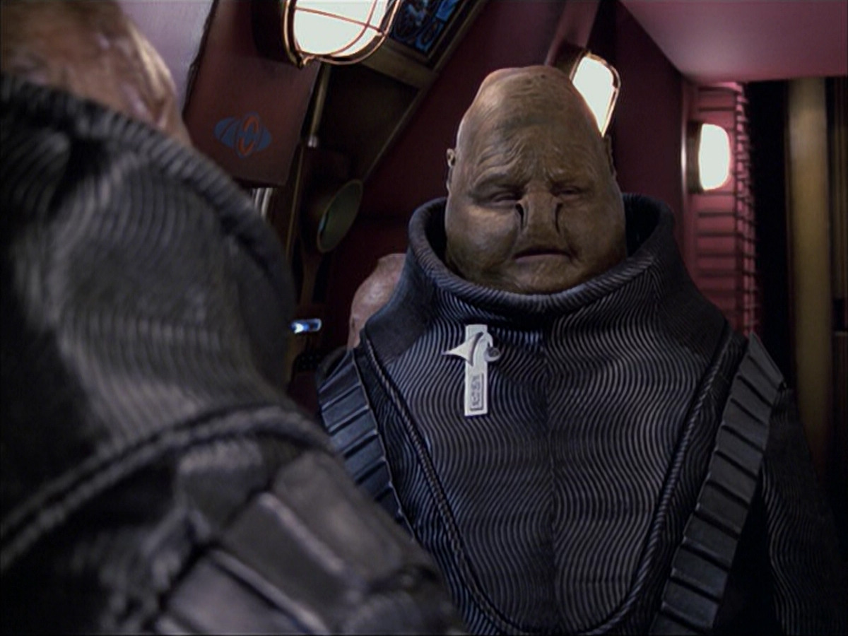 extant_StarTrek_VOY_6x04-TinkerTenorDoctorSpy_01274.jpg