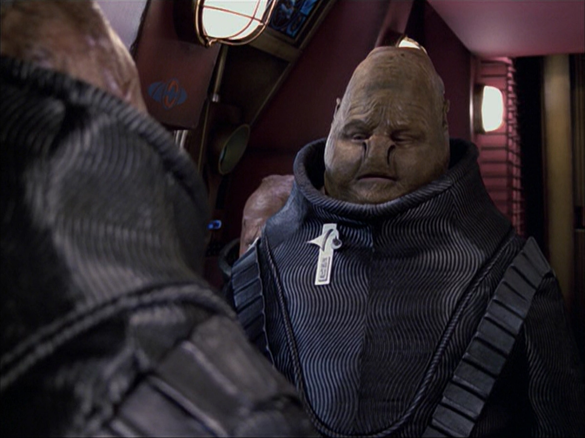 extant_StarTrek_VOY_6x04-TinkerTenorDoctorSpy_01276.jpg