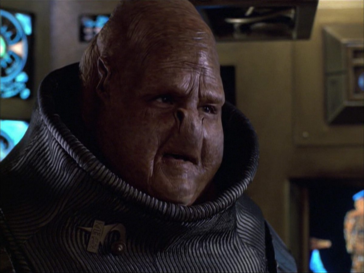 extant_StarTrek_VOY_6x04-TinkerTenorDoctorSpy_01278.jpg