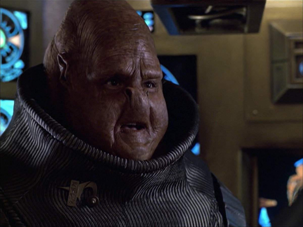 extant_StarTrek_VOY_6x04-TinkerTenorDoctorSpy_01282.jpg