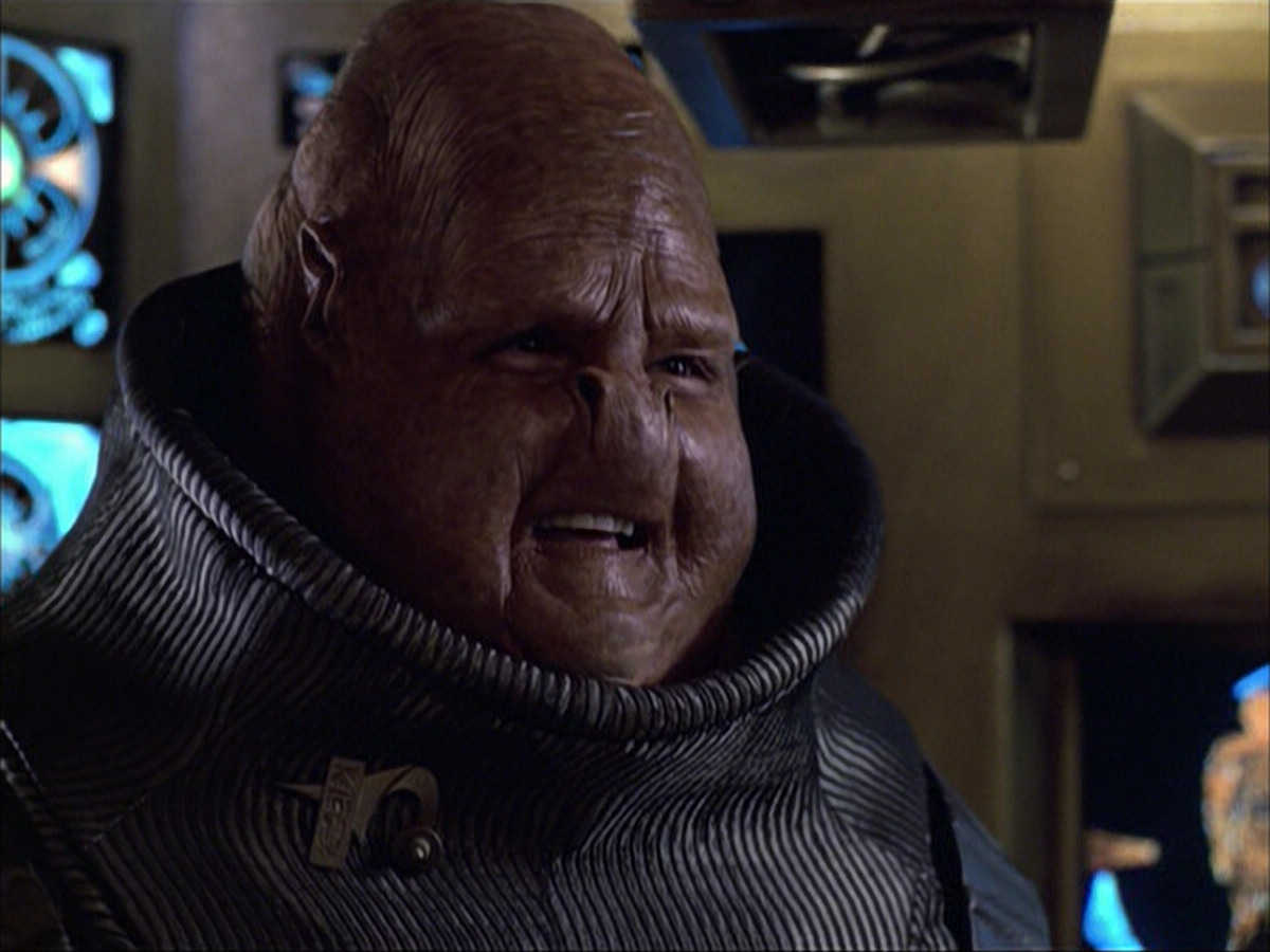 extant_StarTrek_VOY_6x04-TinkerTenorDoctorSpy_01286.jpg