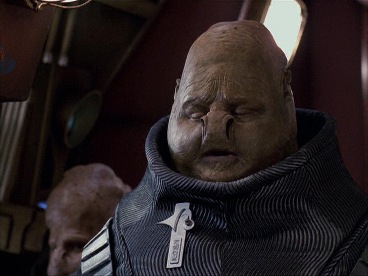 extant_StarTrek_VOY_6x04-TinkerTenorDoctorSpy_01287.jpg