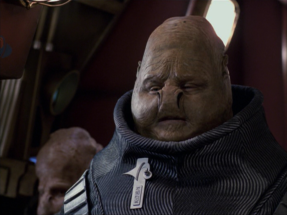 extant_StarTrek_VOY_6x04-TinkerTenorDoctorSpy_01288.jpg