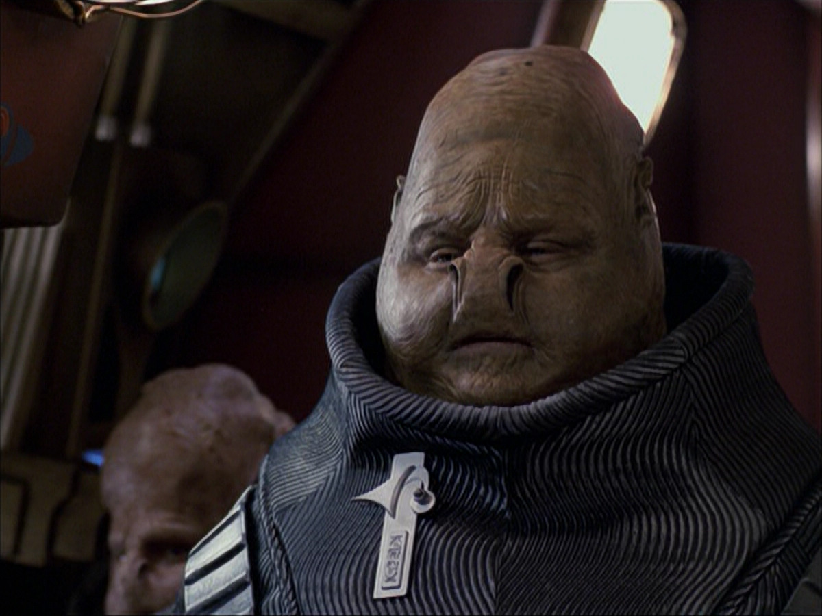 extant_StarTrek_VOY_6x04-TinkerTenorDoctorSpy_01289.jpg
