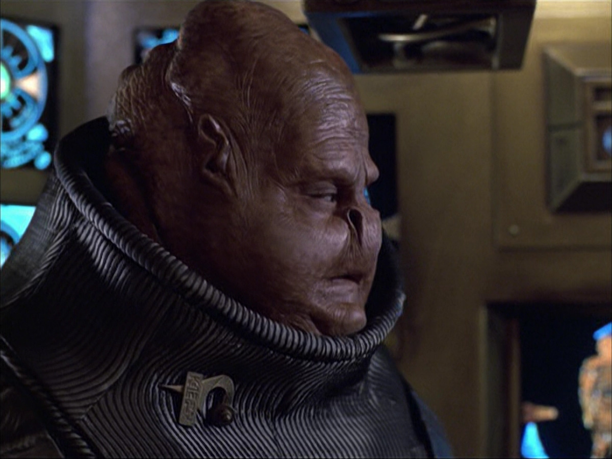 extant_StarTrek_VOY_6x04-TinkerTenorDoctorSpy_01290.jpg