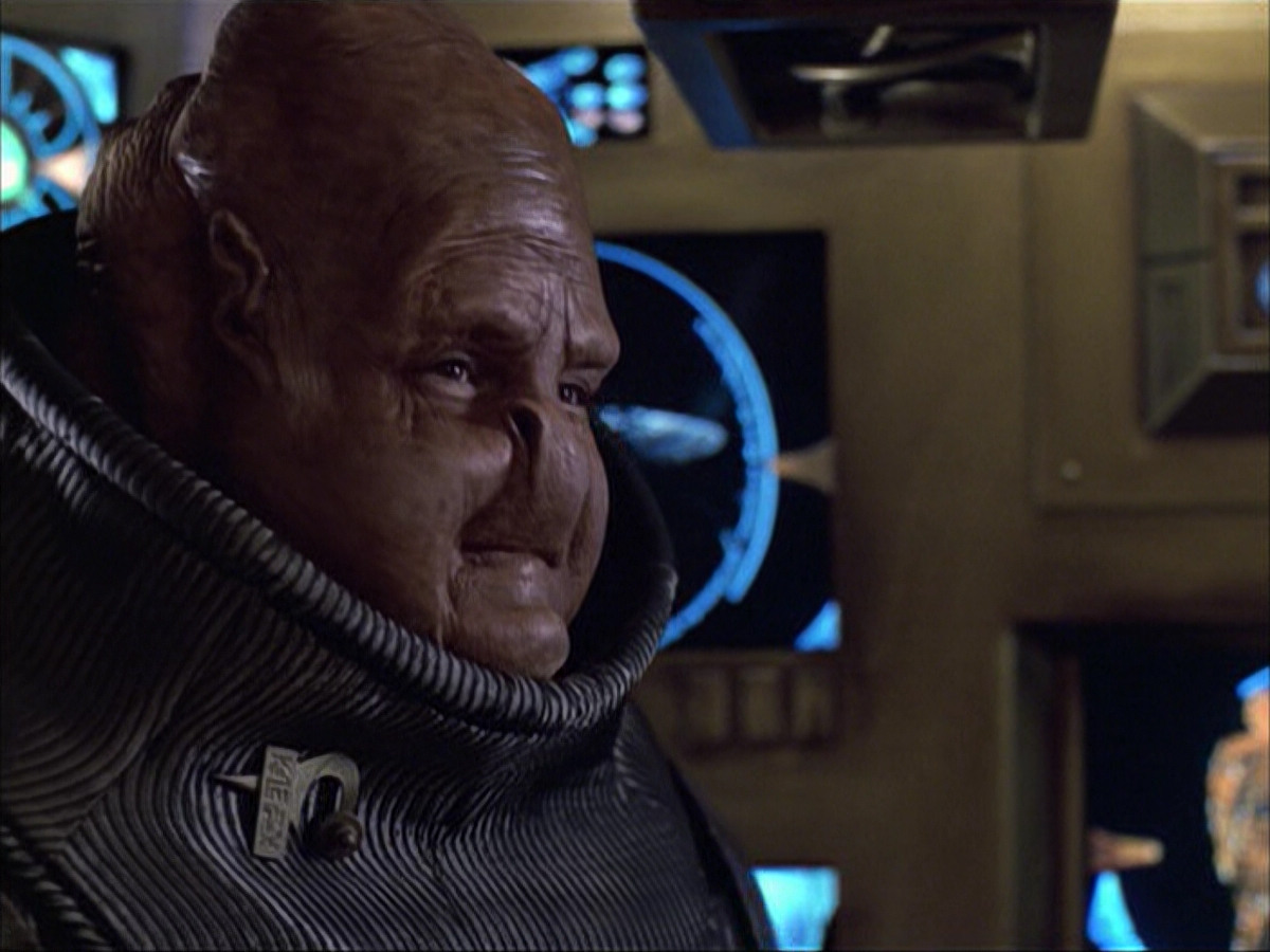 extant_StarTrek_VOY_6x04-TinkerTenorDoctorSpy_01298.jpg