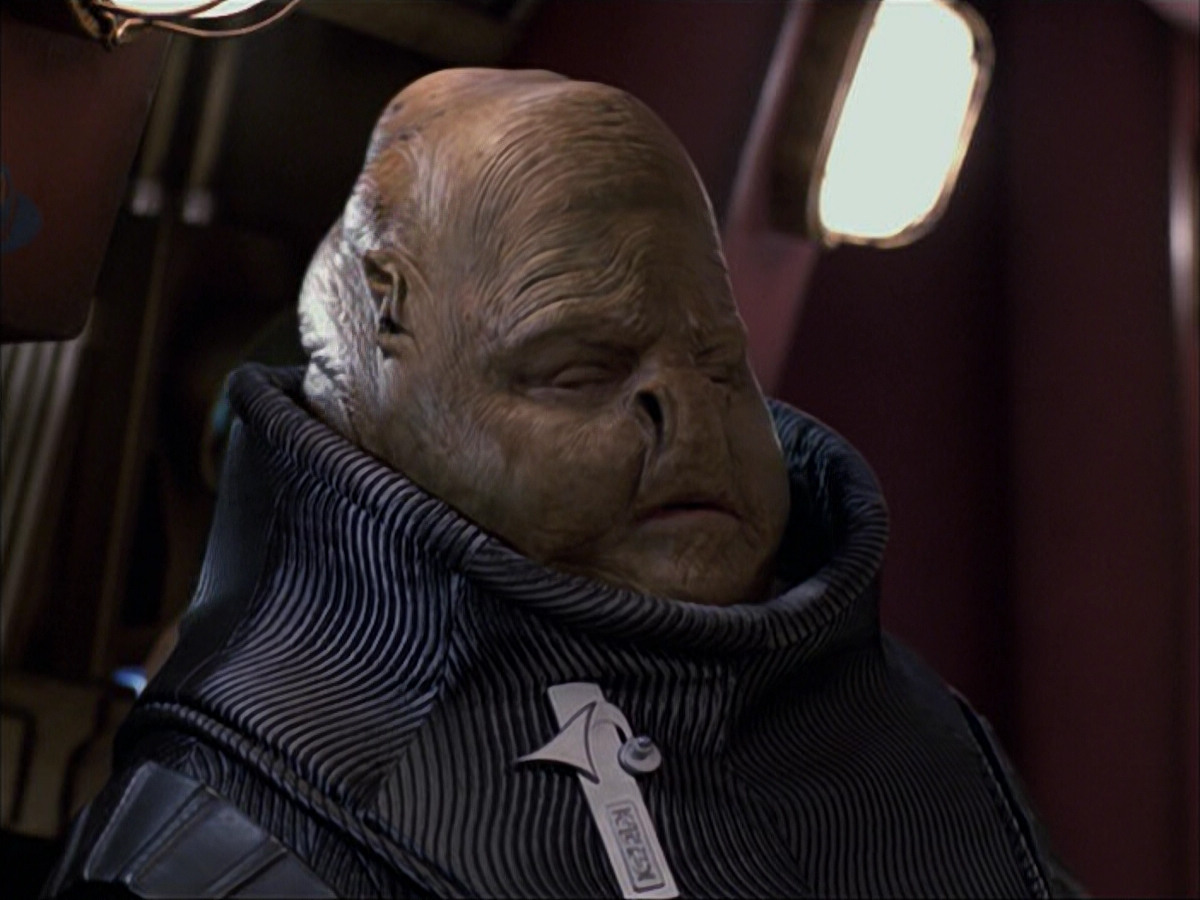extant_StarTrek_VOY_6x04-TinkerTenorDoctorSpy_01300.jpg