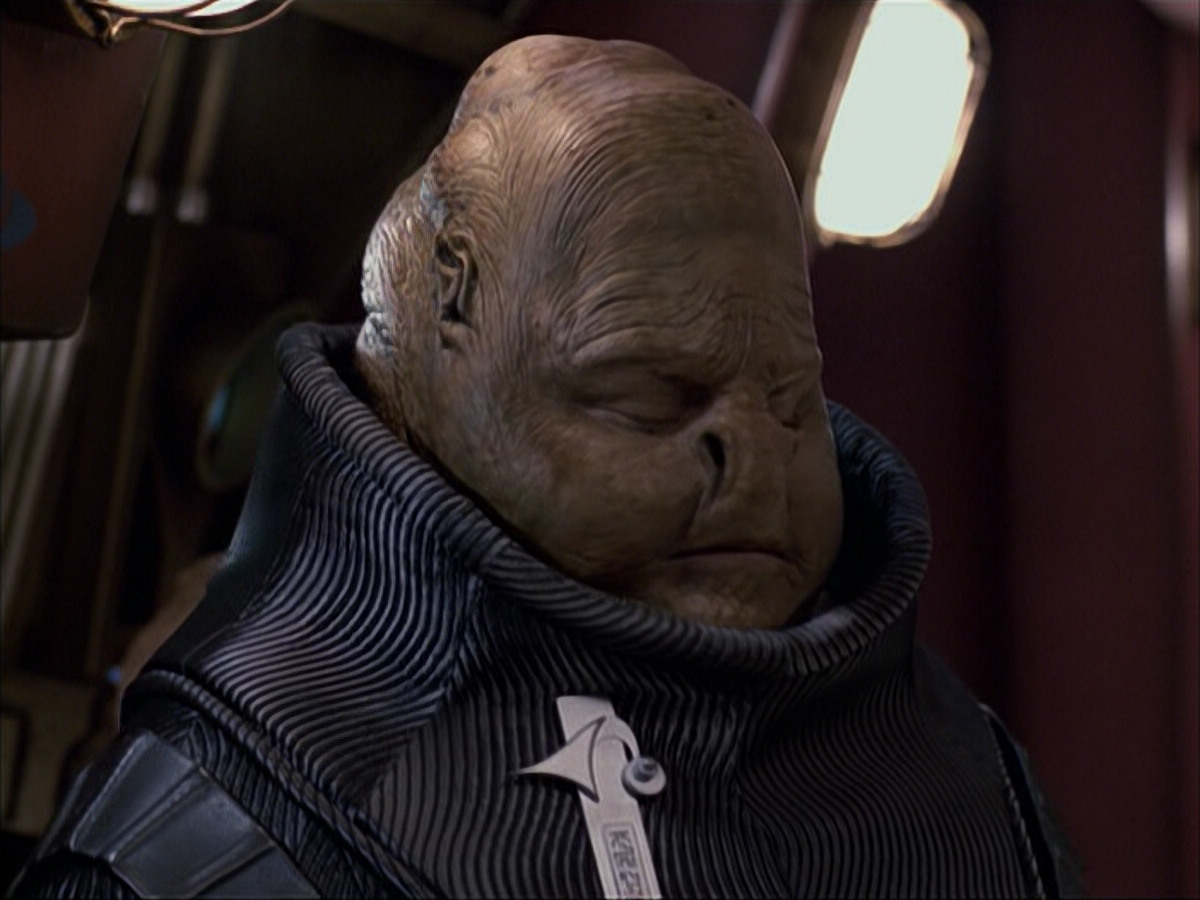 extant_StarTrek_VOY_6x04-TinkerTenorDoctorSpy_01306.jpg