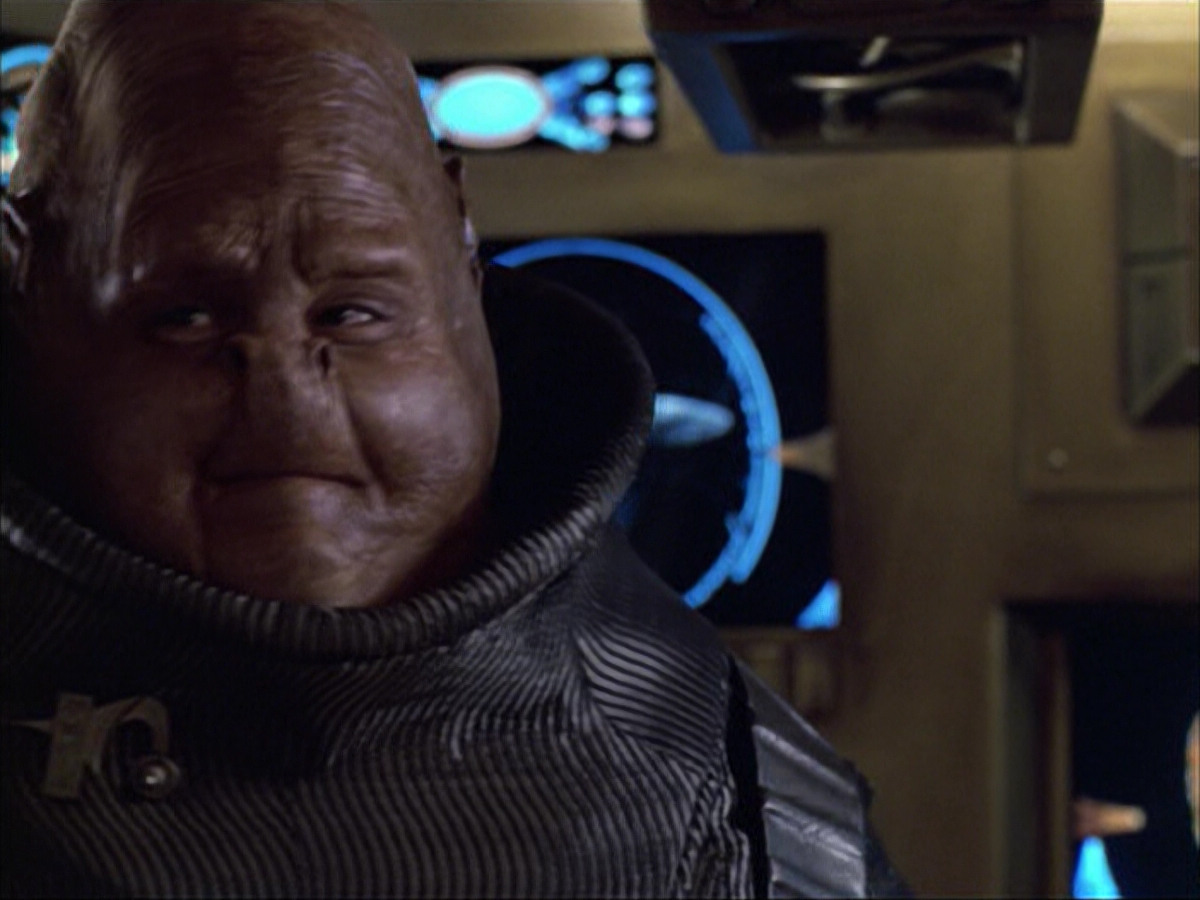 extant_StarTrek_VOY_6x04-TinkerTenorDoctorSpy_01308.jpg