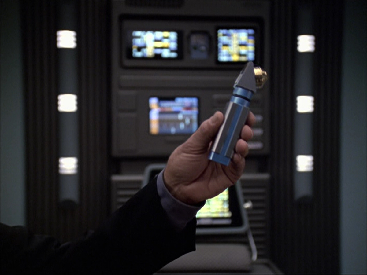 extant_StarTrek_VOY_6x04-TinkerTenorDoctorSpy_01311.jpg