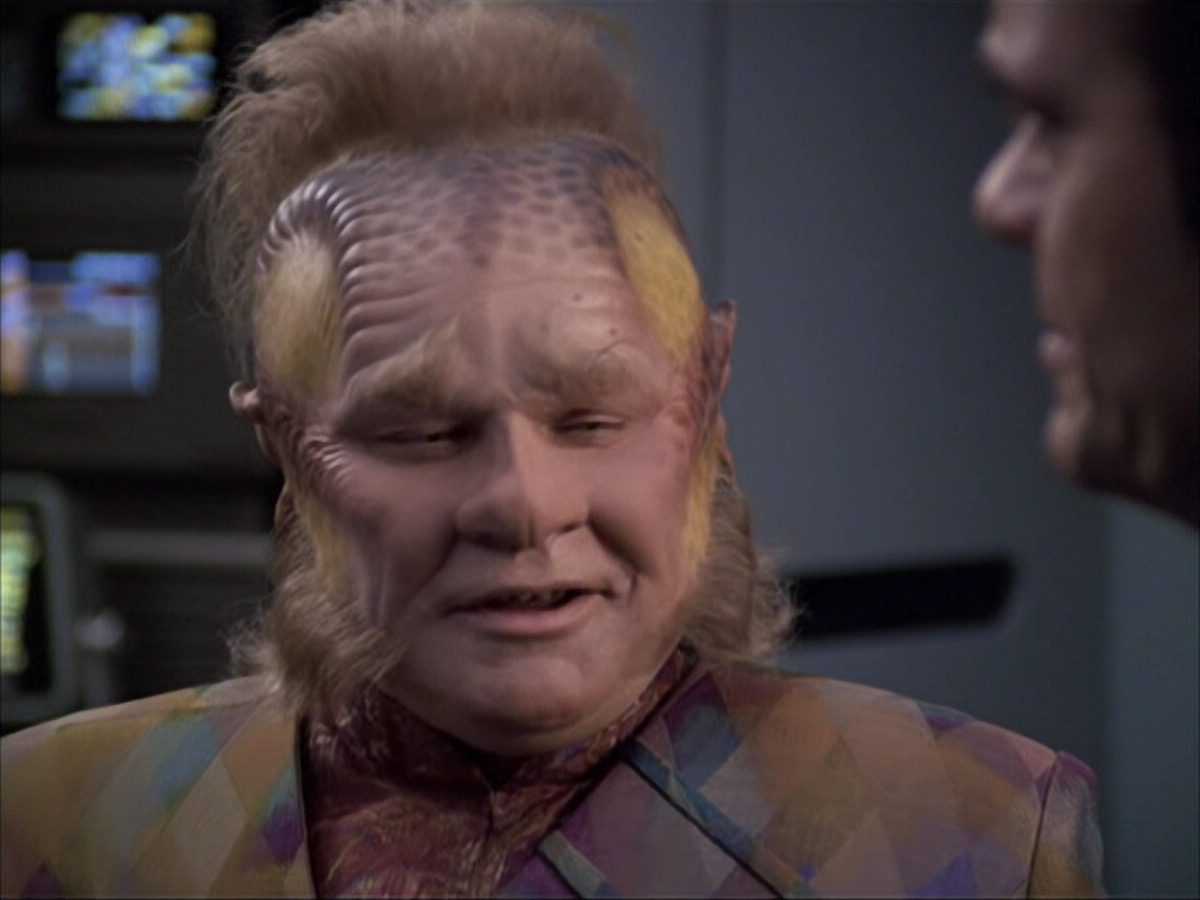 extant_StarTrek_VOY_6x04-TinkerTenorDoctorSpy_01349.jpg