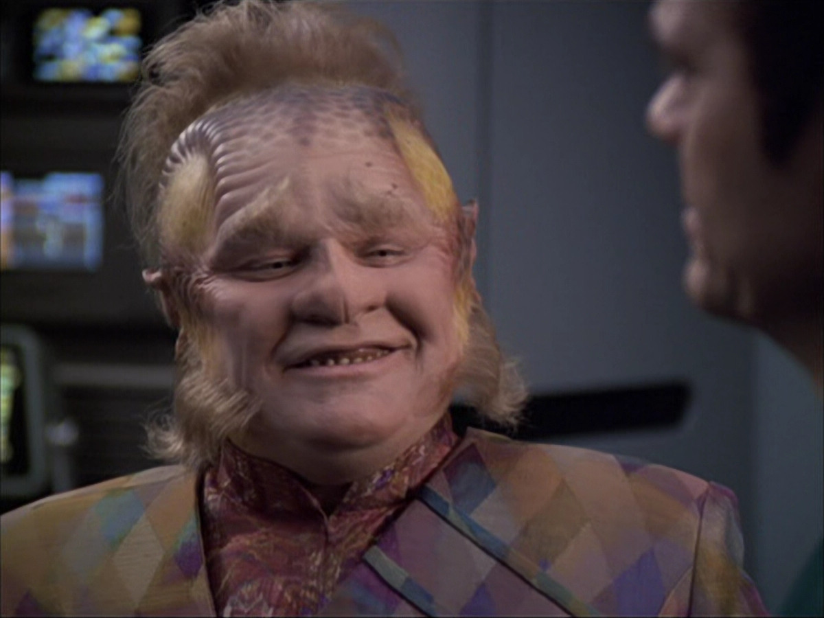 extant_StarTrek_VOY_6x04-TinkerTenorDoctorSpy_01351.jpg