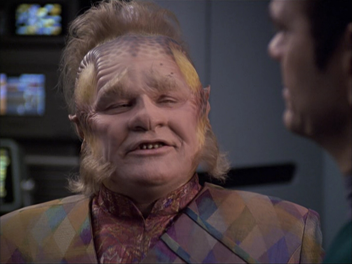 extant_StarTrek_VOY_6x04-TinkerTenorDoctorSpy_01352.jpg