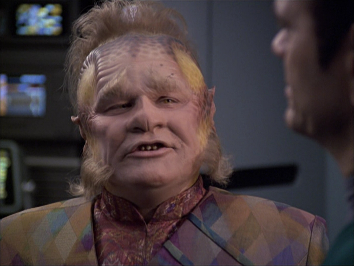 extant_StarTrek_VOY_6x04-TinkerTenorDoctorSpy_01353.jpg