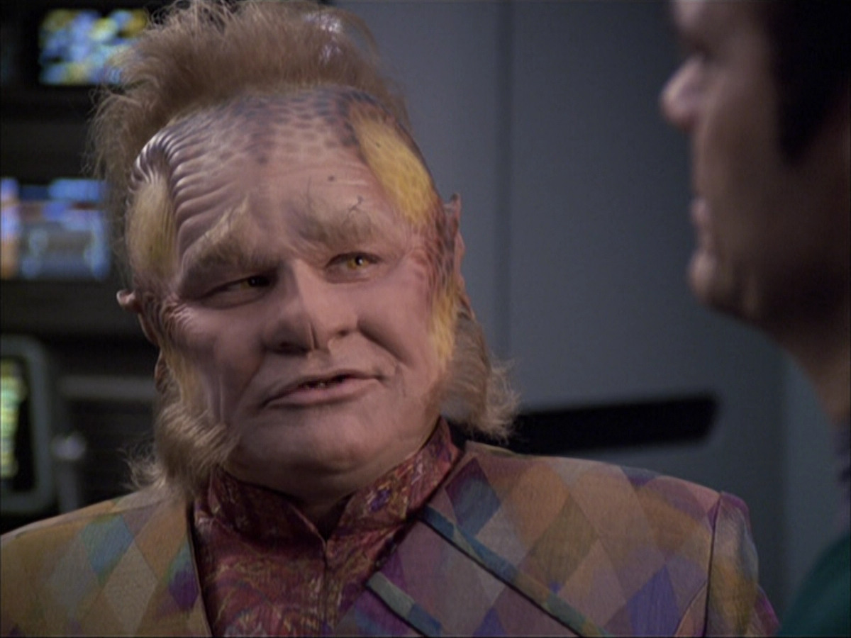extant_StarTrek_VOY_6x04-TinkerTenorDoctorSpy_01354.jpg