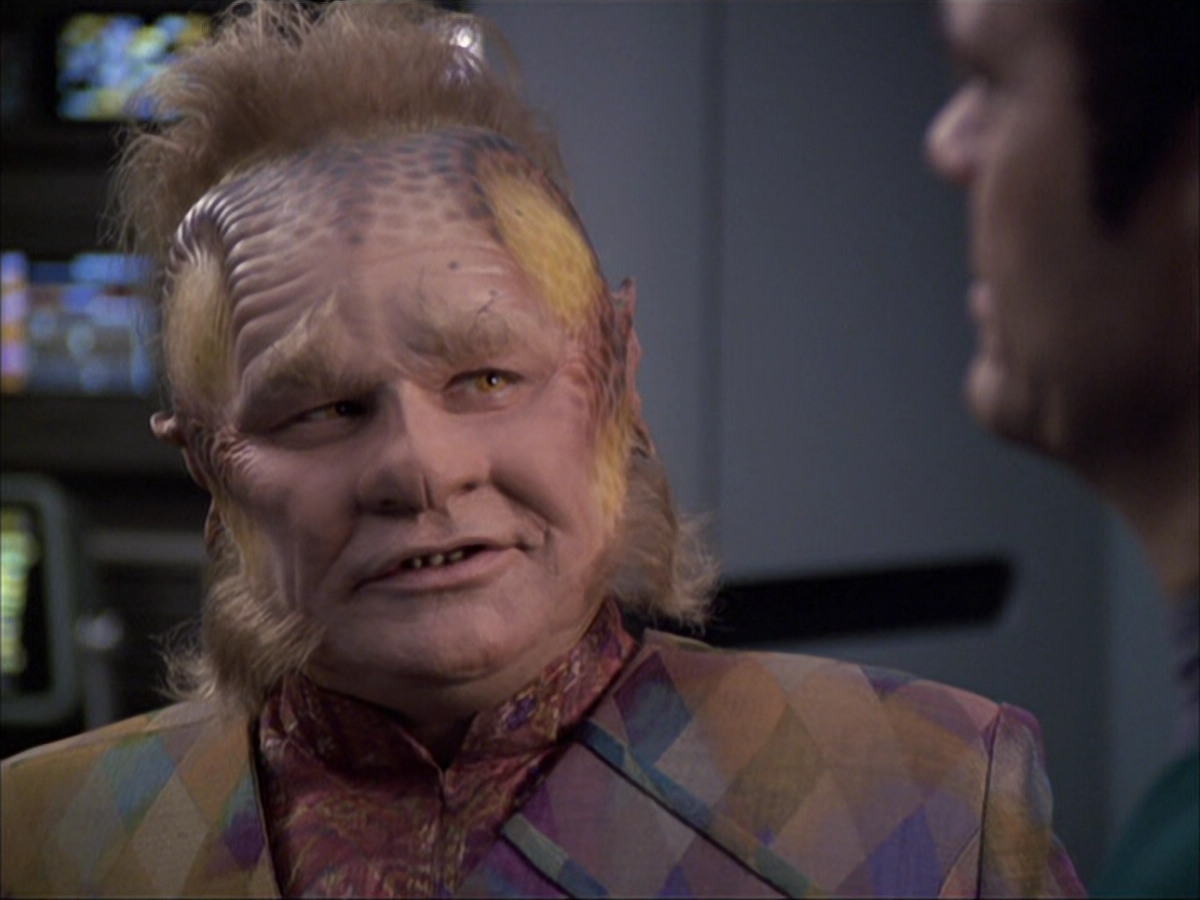 extant_StarTrek_VOY_6x04-TinkerTenorDoctorSpy_01355.jpg
