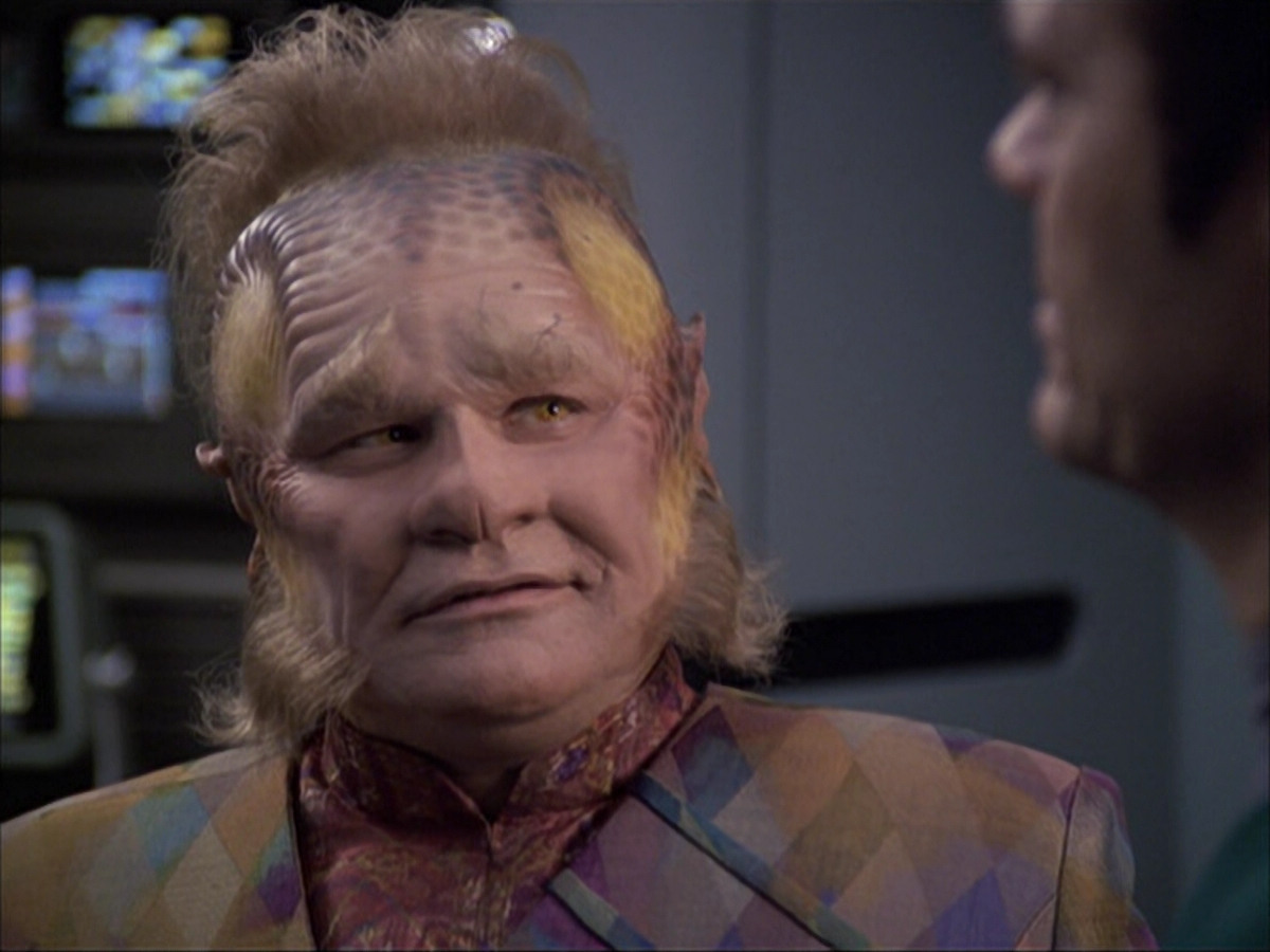 extant_StarTrek_VOY_6x04-TinkerTenorDoctorSpy_01356.jpg