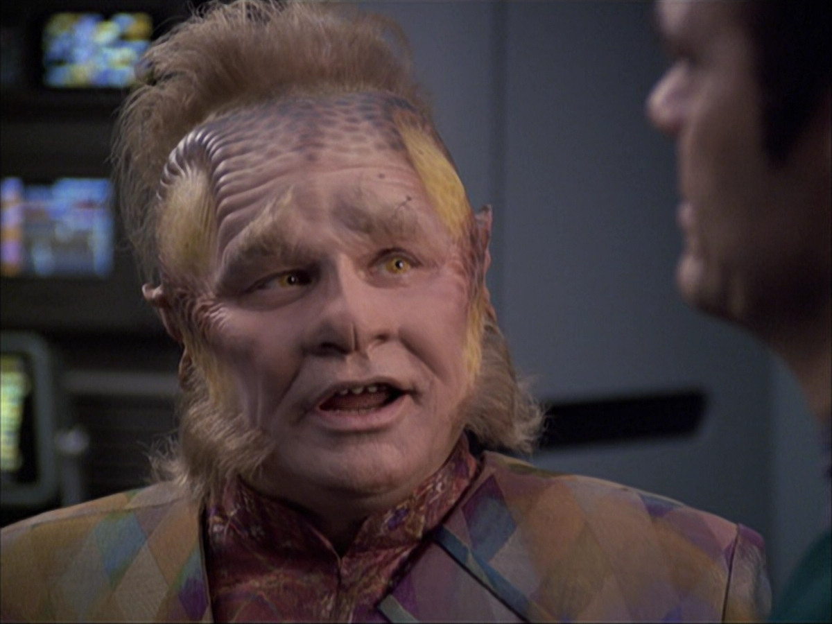 extant_StarTrek_VOY_6x04-TinkerTenorDoctorSpy_01357.jpg