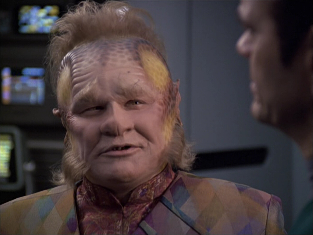 extant_StarTrek_VOY_6x04-TinkerTenorDoctorSpy_01361.jpg