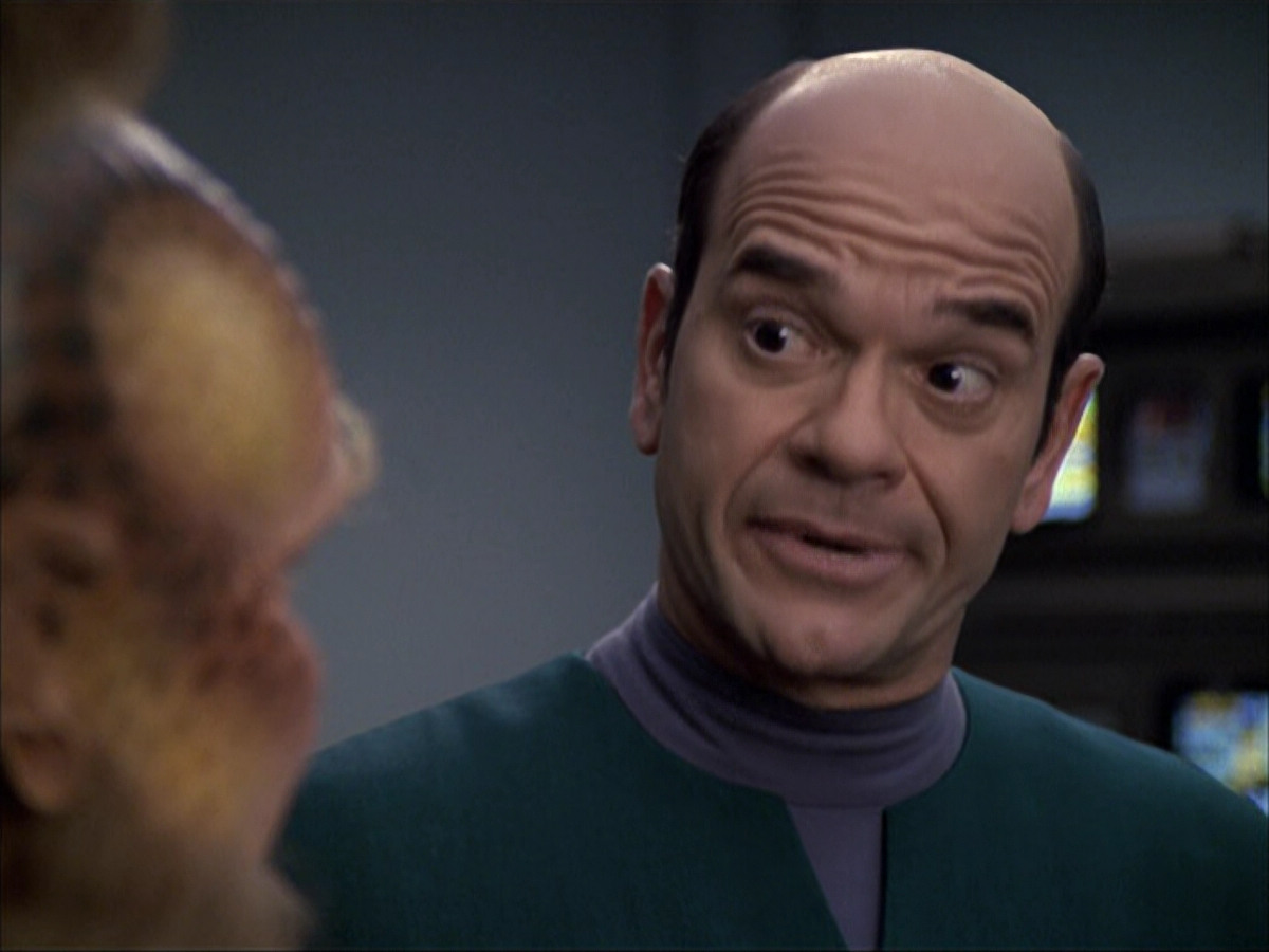 extant_StarTrek_VOY_6x04-TinkerTenorDoctorSpy_01364.jpg
