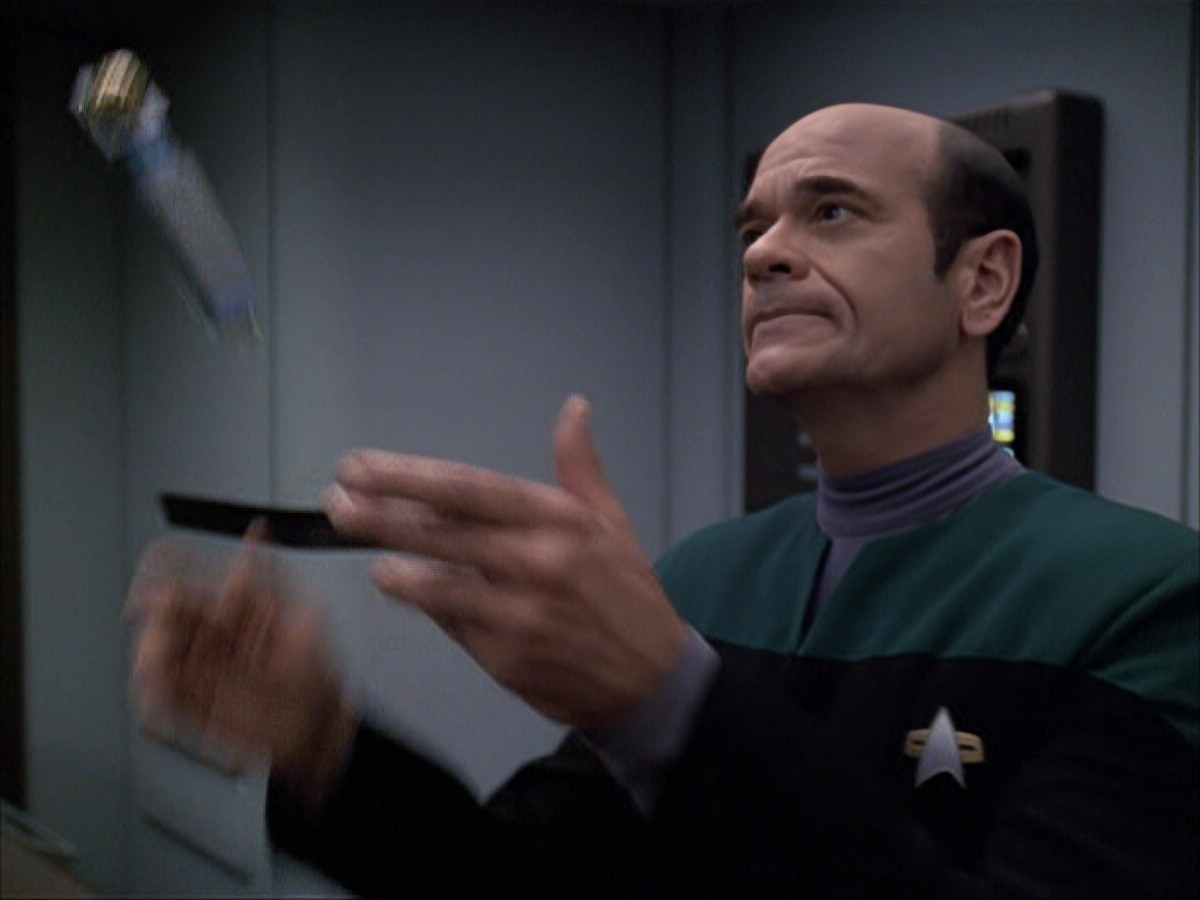extant_StarTrek_VOY_6x04-TinkerTenorDoctorSpy_01381.jpg