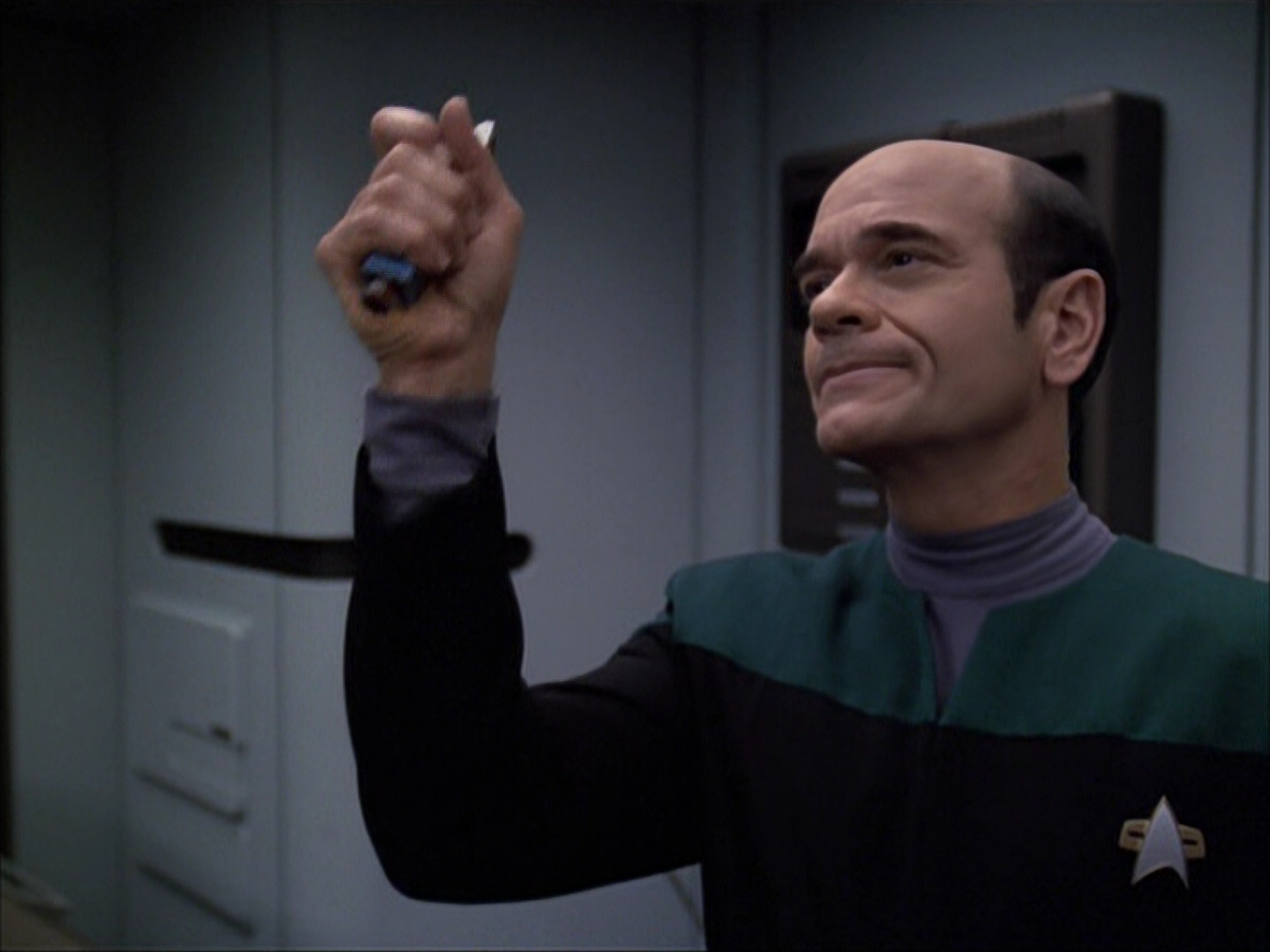 extant_StarTrek_VOY_6x04-TinkerTenorDoctorSpy_01382.jpg
