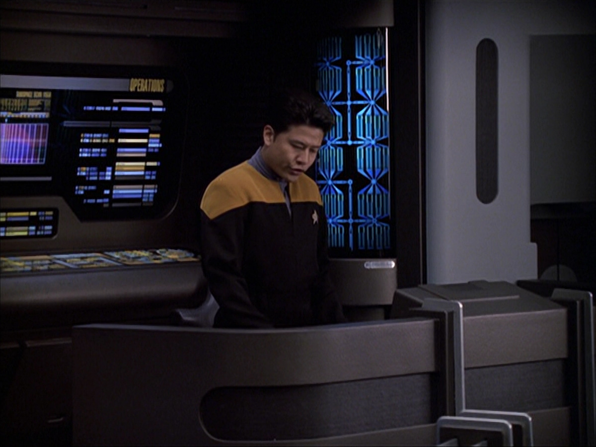 extant_StarTrek_VOY_6x04-TinkerTenorDoctorSpy_01392.jpg