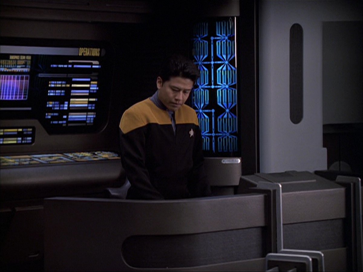 extant_StarTrek_VOY_6x04-TinkerTenorDoctorSpy_01394.jpg