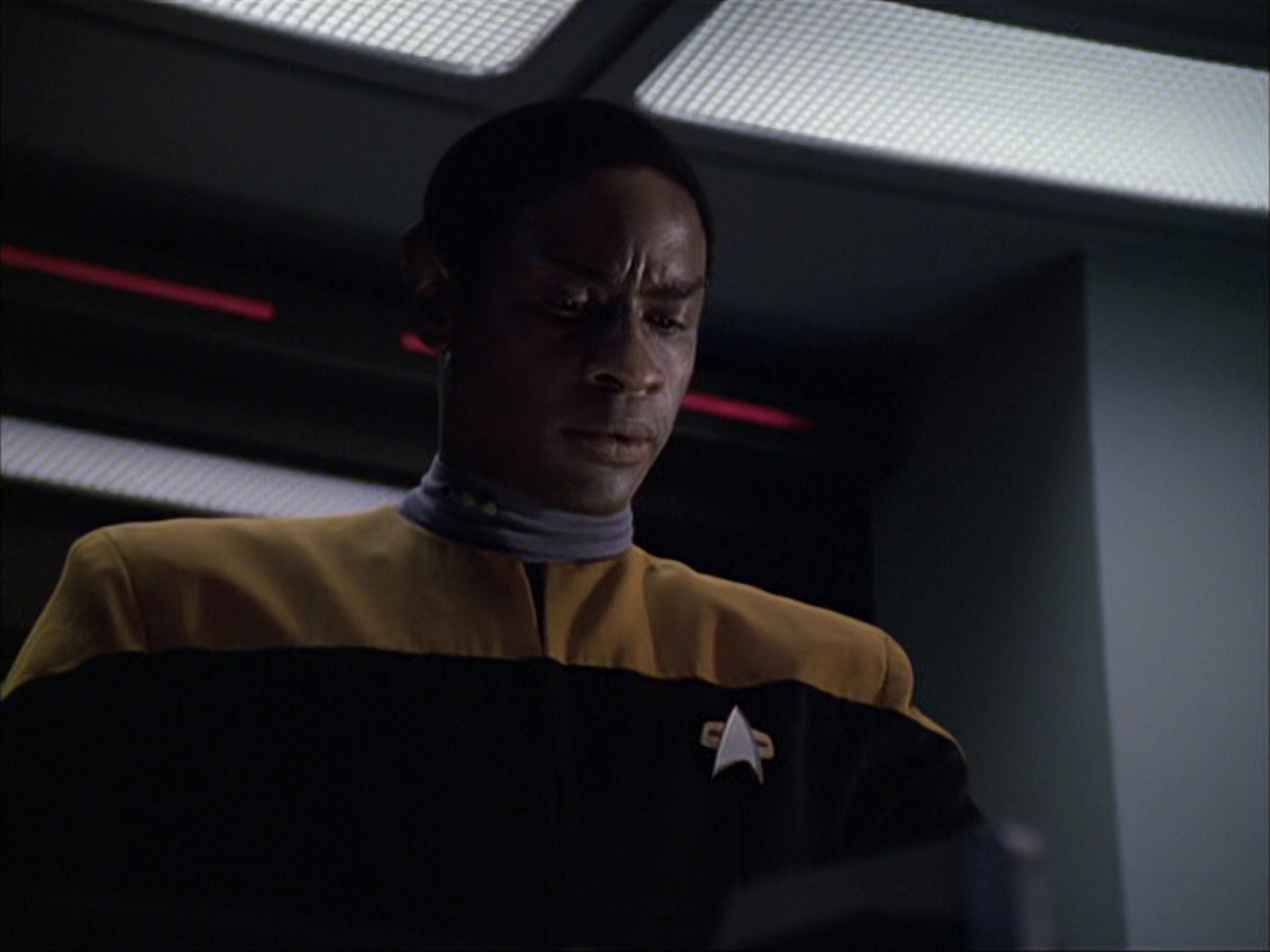 extant_StarTrek_VOY_6x04-TinkerTenorDoctorSpy_01432.jpg