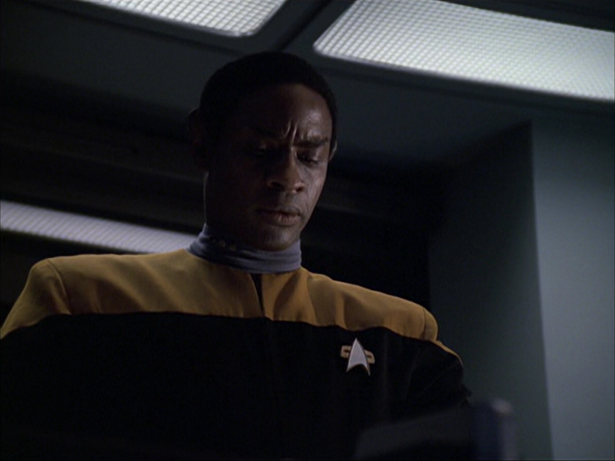 extant_StarTrek_VOY_6x04-TinkerTenorDoctorSpy_01433.jpg