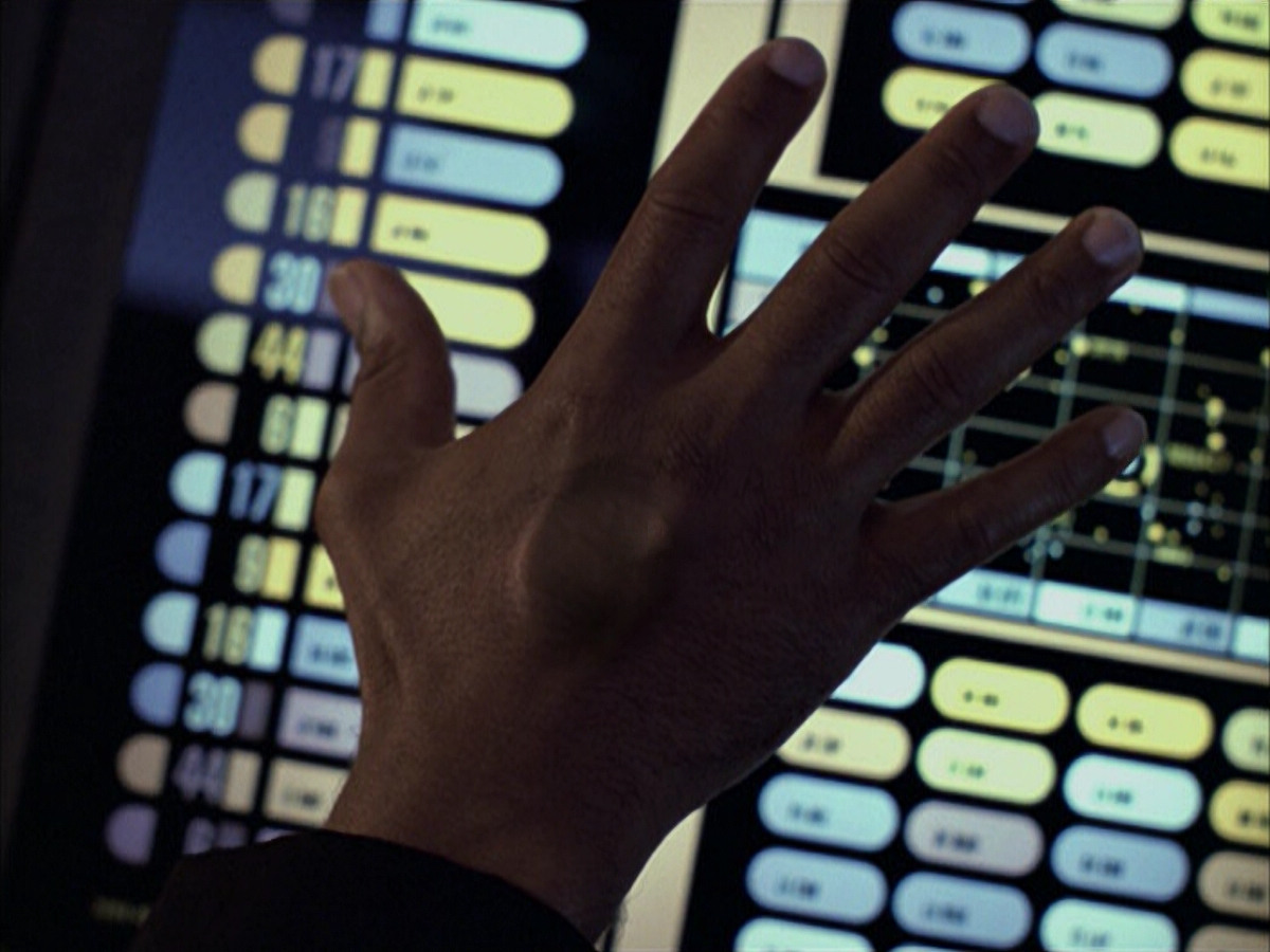 extant_StarTrek_VOY_6x04-TinkerTenorDoctorSpy_01434.jpg