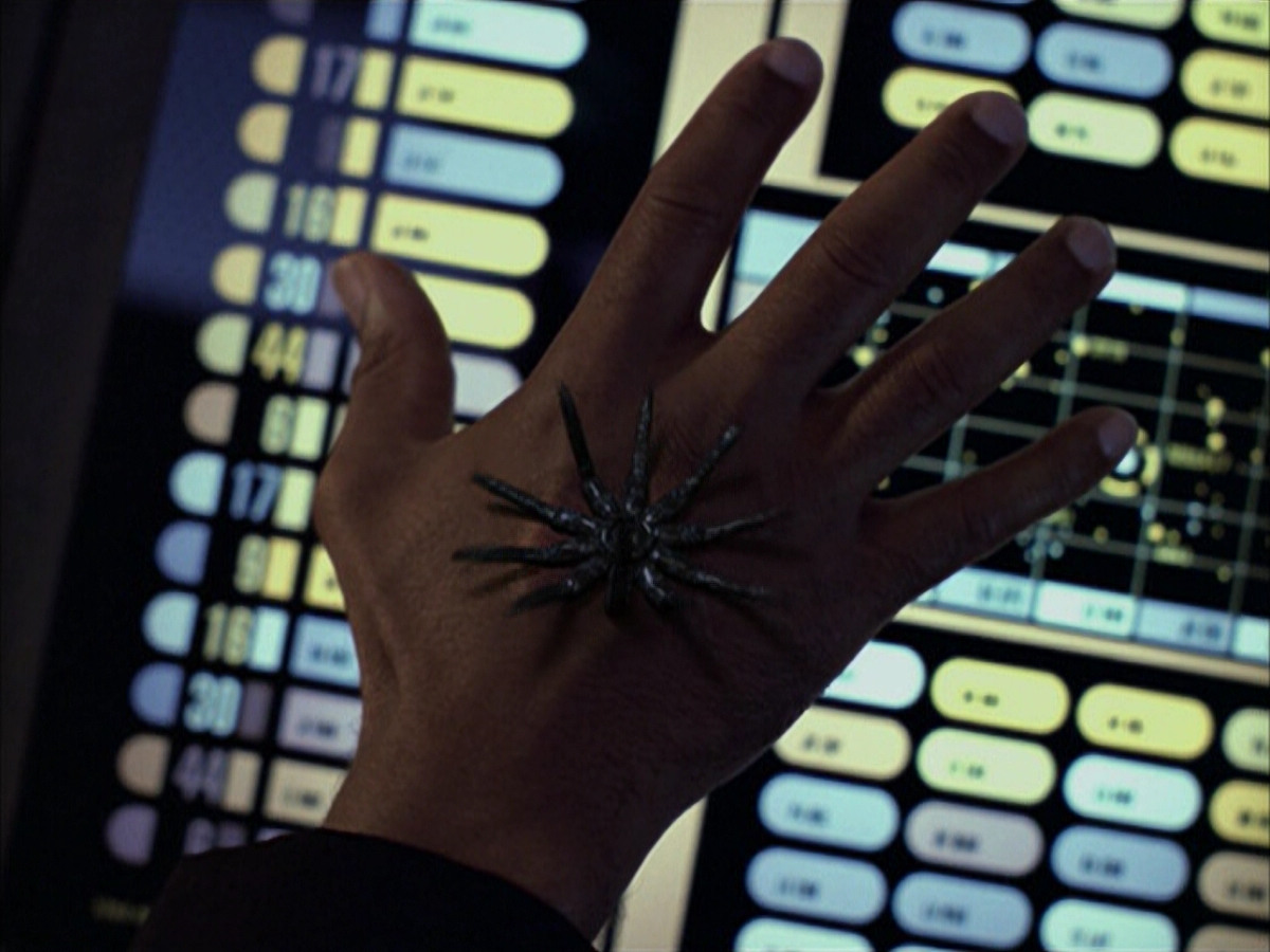 extant_StarTrek_VOY_6x04-TinkerTenorDoctorSpy_01435.jpg