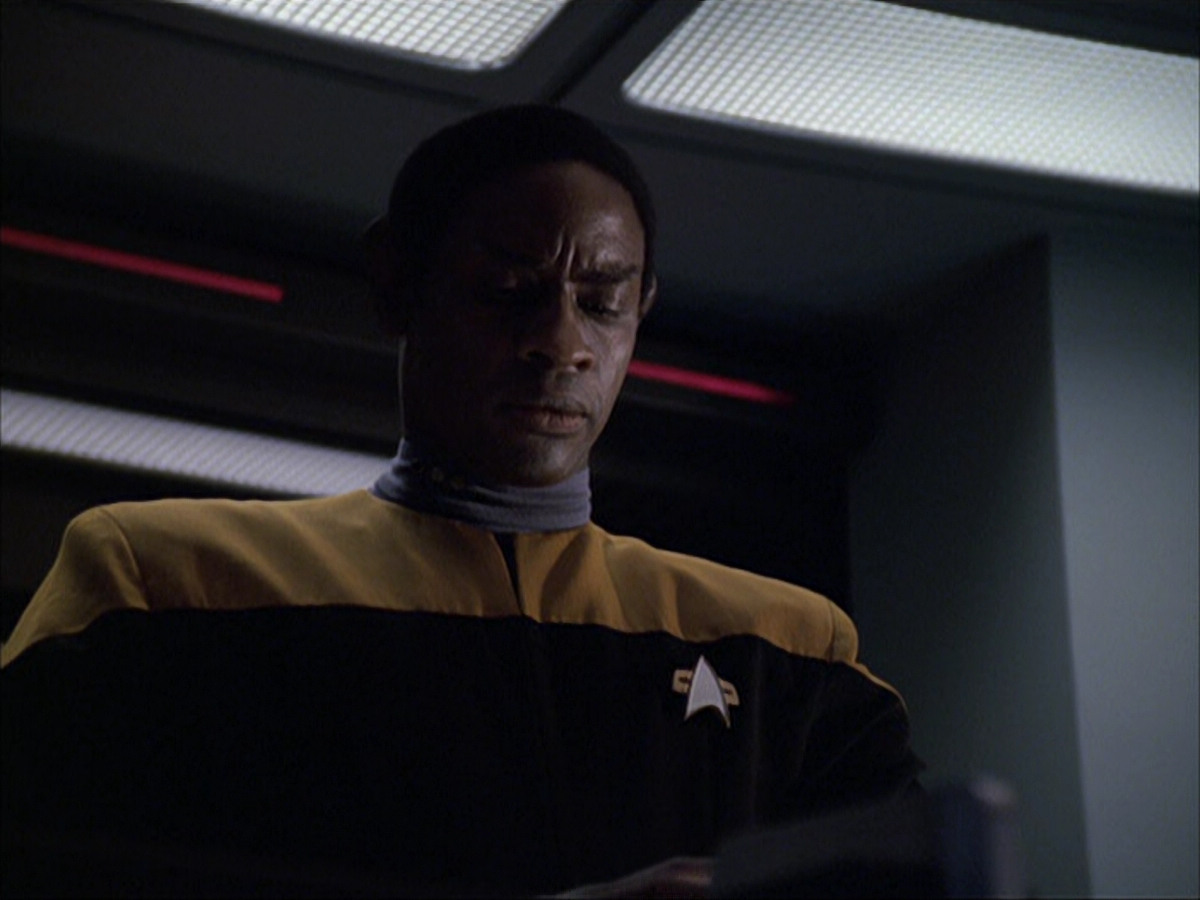 extant_StarTrek_VOY_6x04-TinkerTenorDoctorSpy_01436.jpg