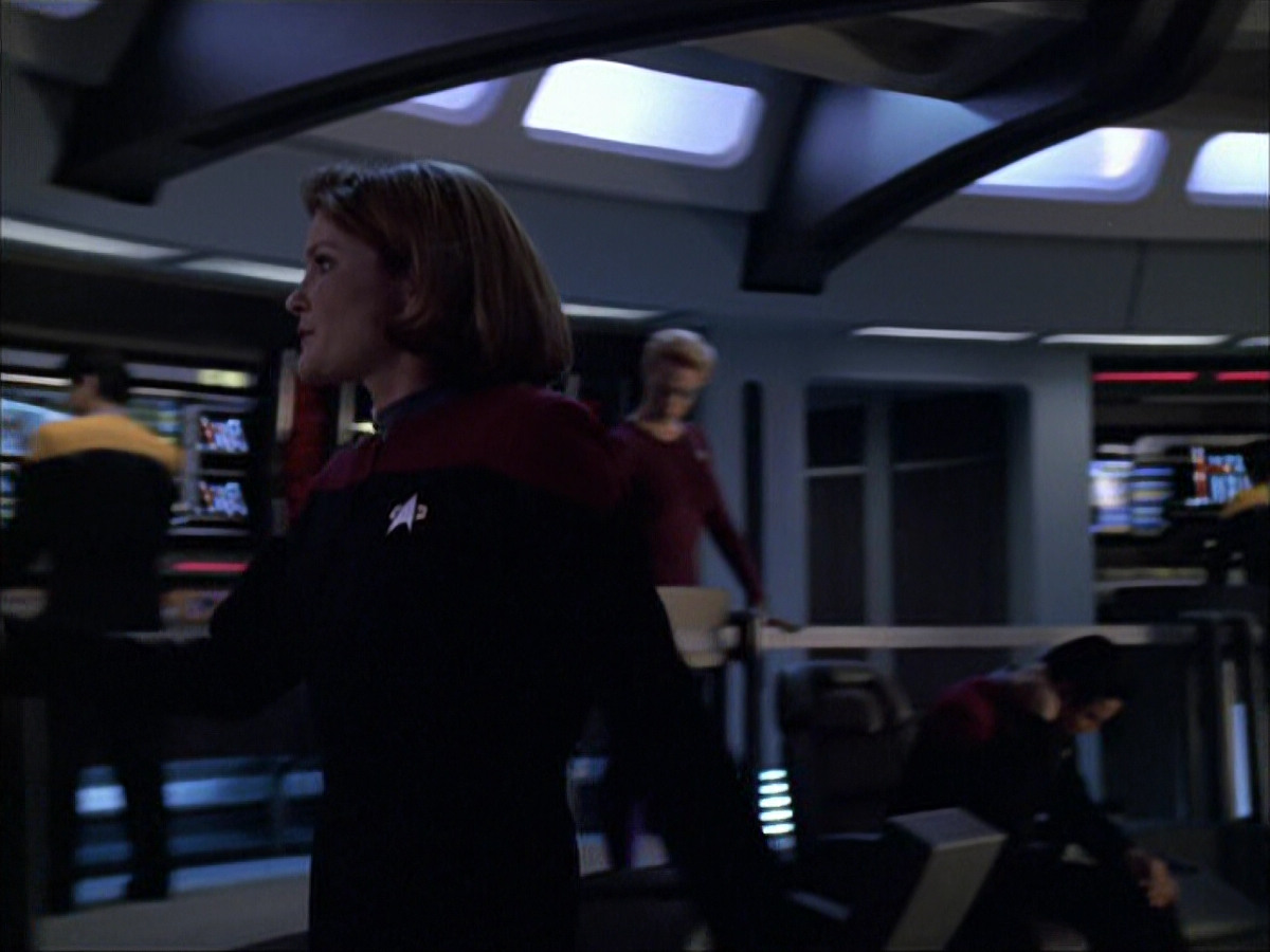 extant_StarTrek_VOY_6x04-TinkerTenorDoctorSpy_01456.jpg