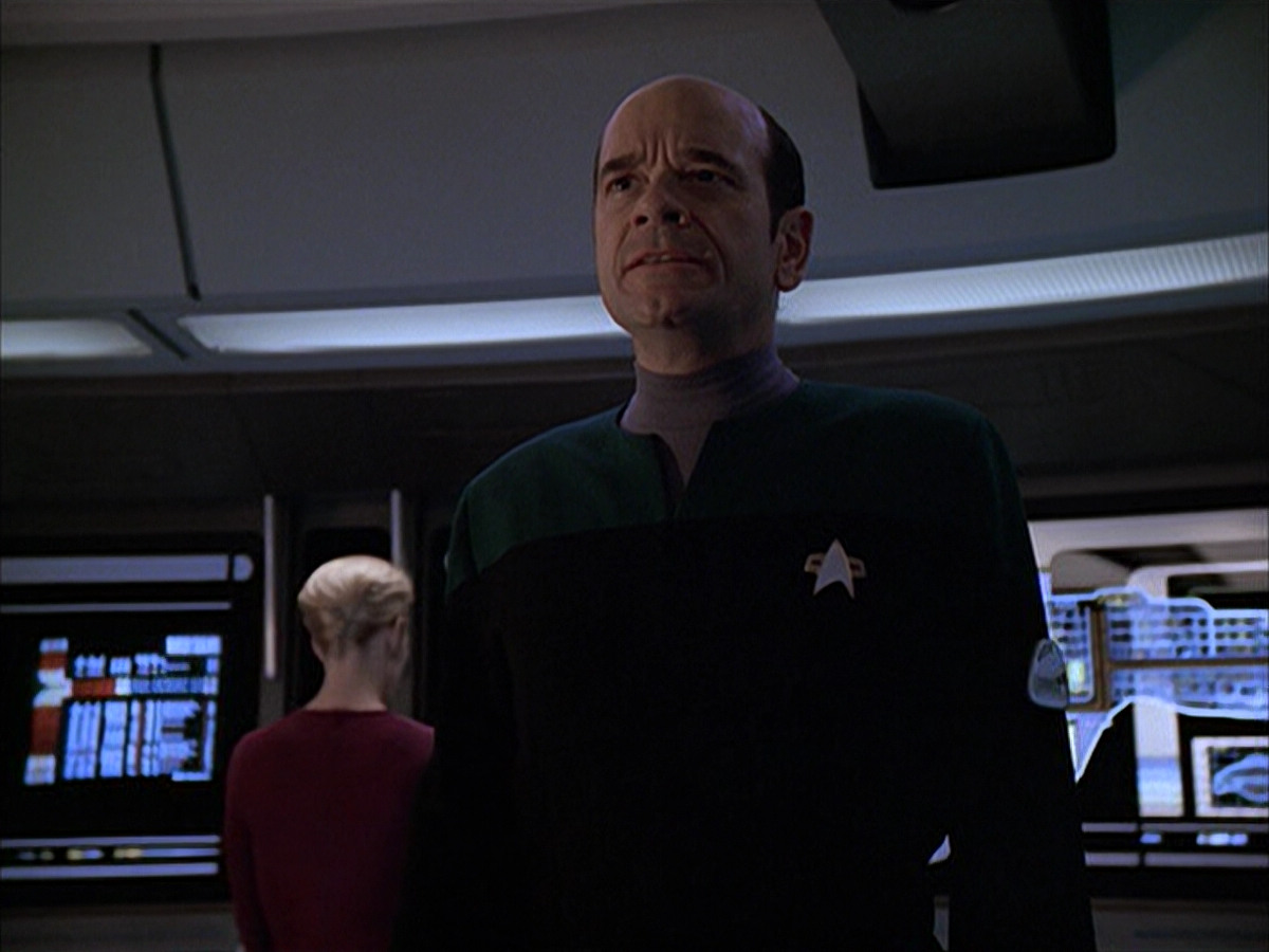 extant_StarTrek_VOY_6x04-TinkerTenorDoctorSpy_01472.jpg