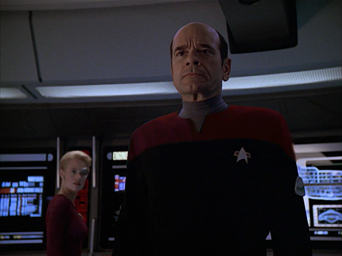 extant_StarTrek_VOY_6x04-TinkerTenorDoctorSpy_01476.jpg