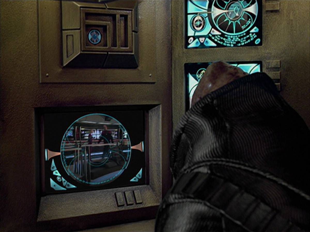 extant_StarTrek_VOY_6x04-TinkerTenorDoctorSpy_01483.jpg