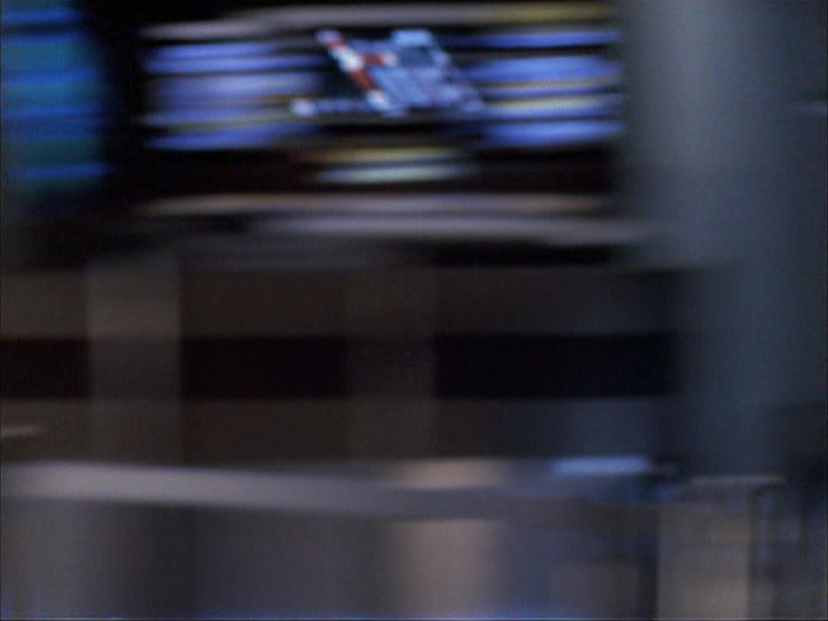extant_StarTrek_VOY_6x04-TinkerTenorDoctorSpy_01531.jpg